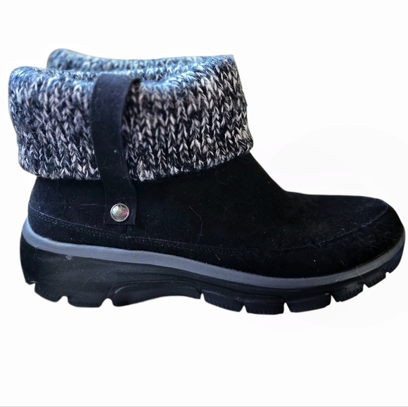 Skechers Women's Black Suede  Ankle Boots with Knit Cuff. Size 9 US. - Picture 2 of 9